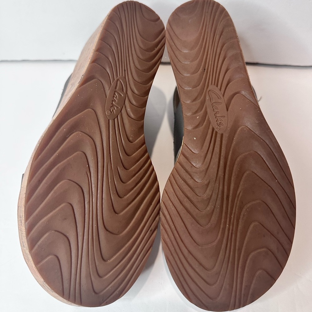 Clarks Women's Metallic Wedge Sandals - Picture 5 of 9
